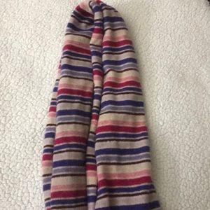 Women’s scarf.